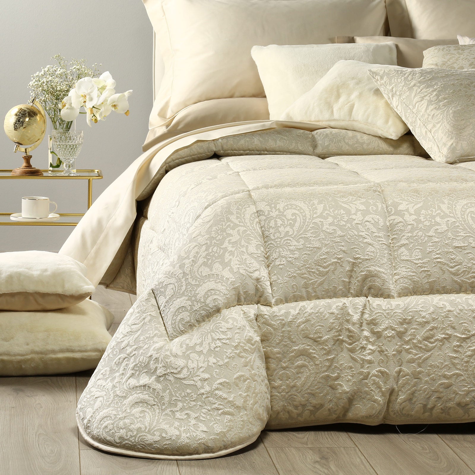 Trapunta-Matrimoniale-Avorio-Camelia-Floreale-Caleffi-Jacquard-Microfibra