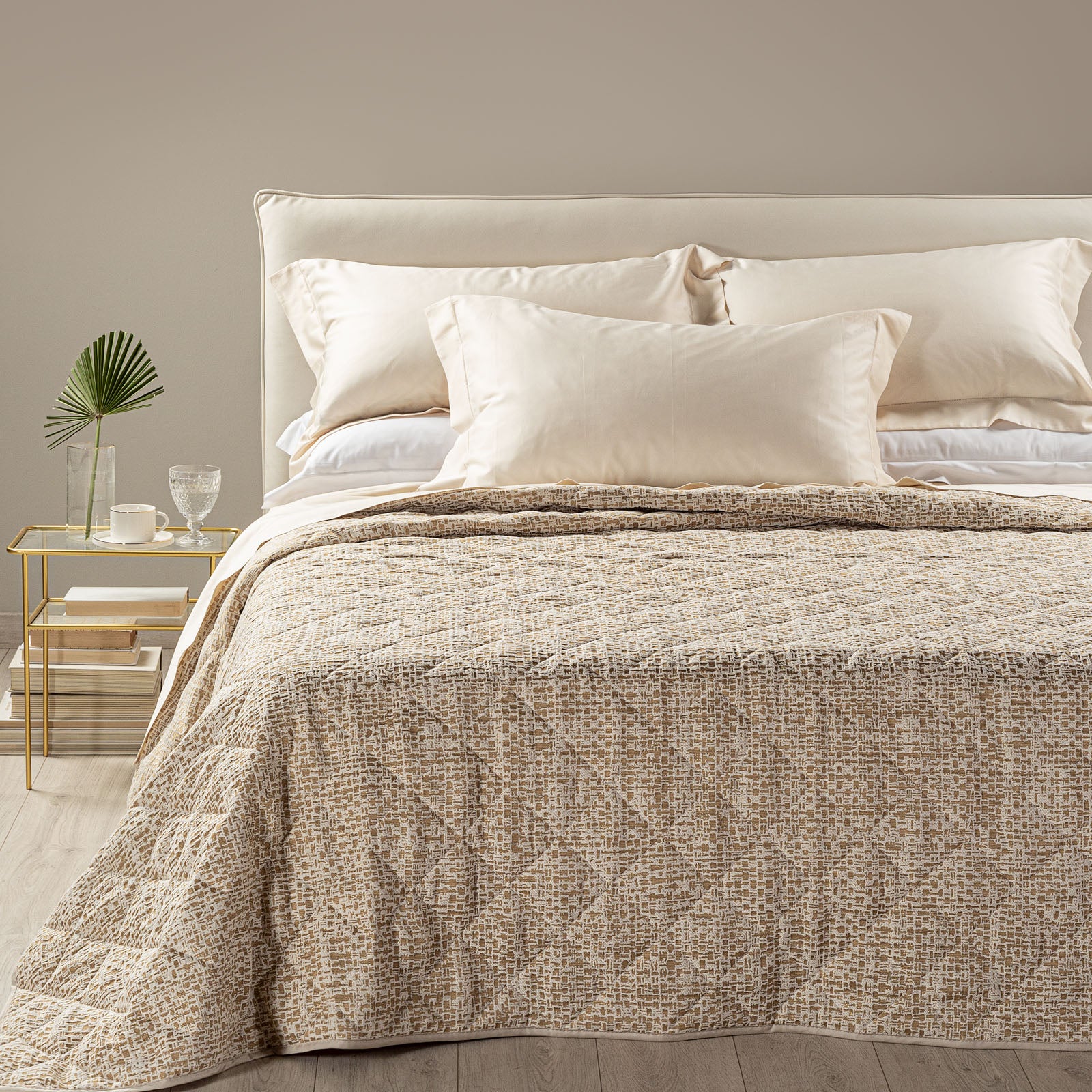 Copriletto-trapuntato-Matrimoniale-Oro-Smeralda-Non Assegnato-Caleffi-Jacquard-Fibra-anallergica