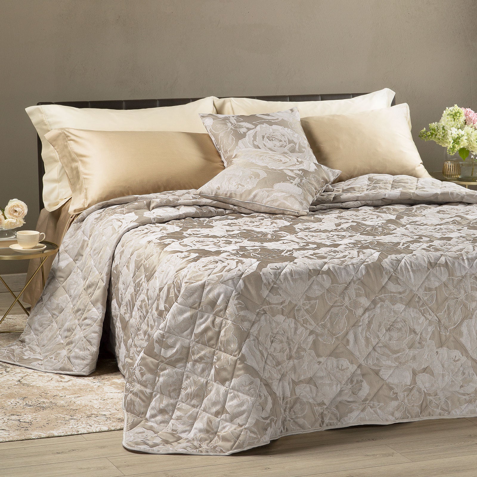 Copriletto-trapuntato-Matrimoniale-Ghiaccio-Rose-Non Assegnato-Caleffi-Jacquard-Fibra-anallergica