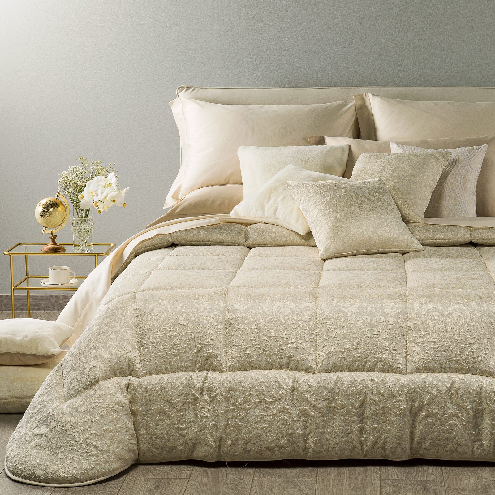 Trapunta-Matrimoniale-Avorio-Camelia-Floreale-Caleffi-Jacquard-Microfibra