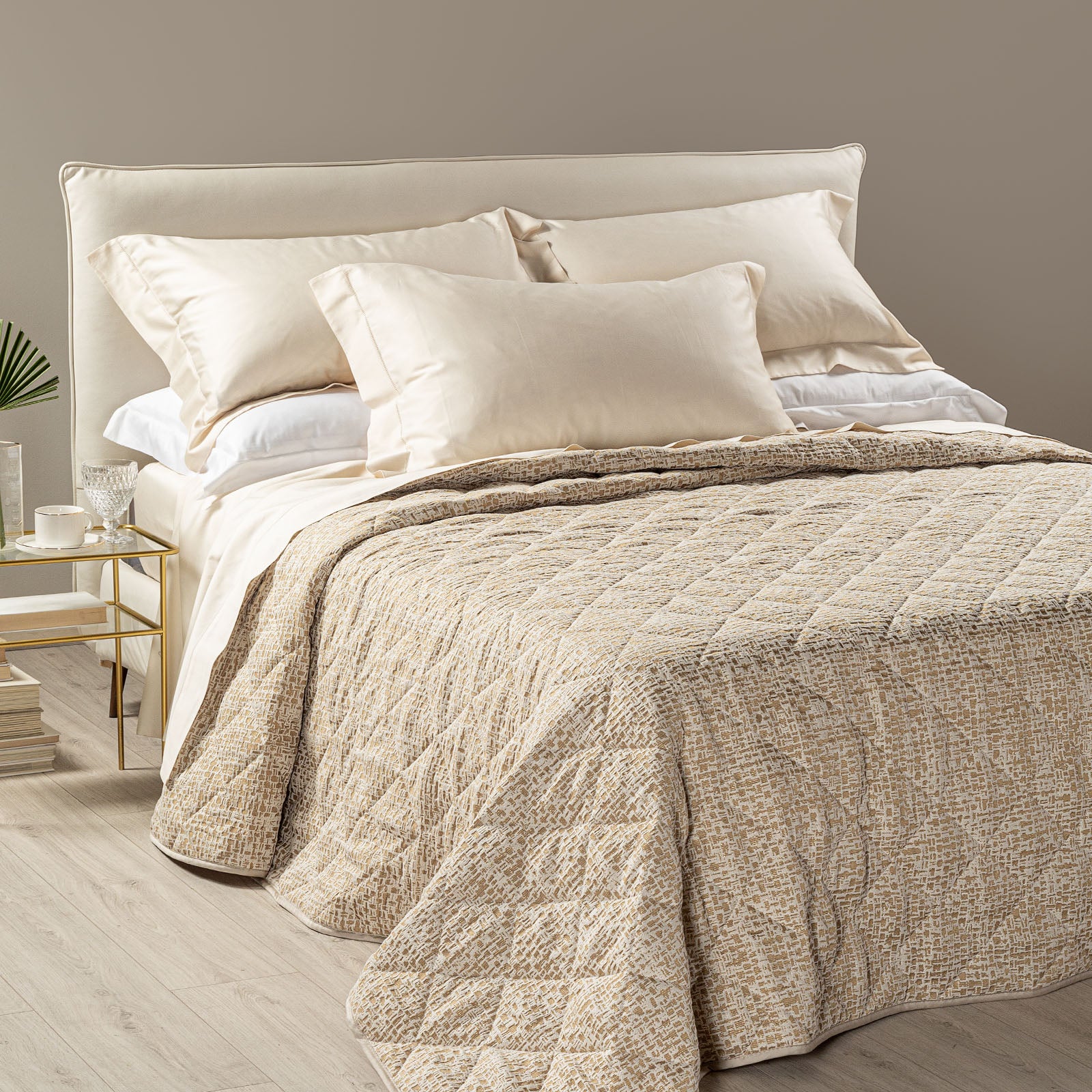 Copriletto-trapuntato-Matrimoniale-Oro-Smeralda-Non Assegnato-Caleffi-Jacquard-Fibra-anallergica