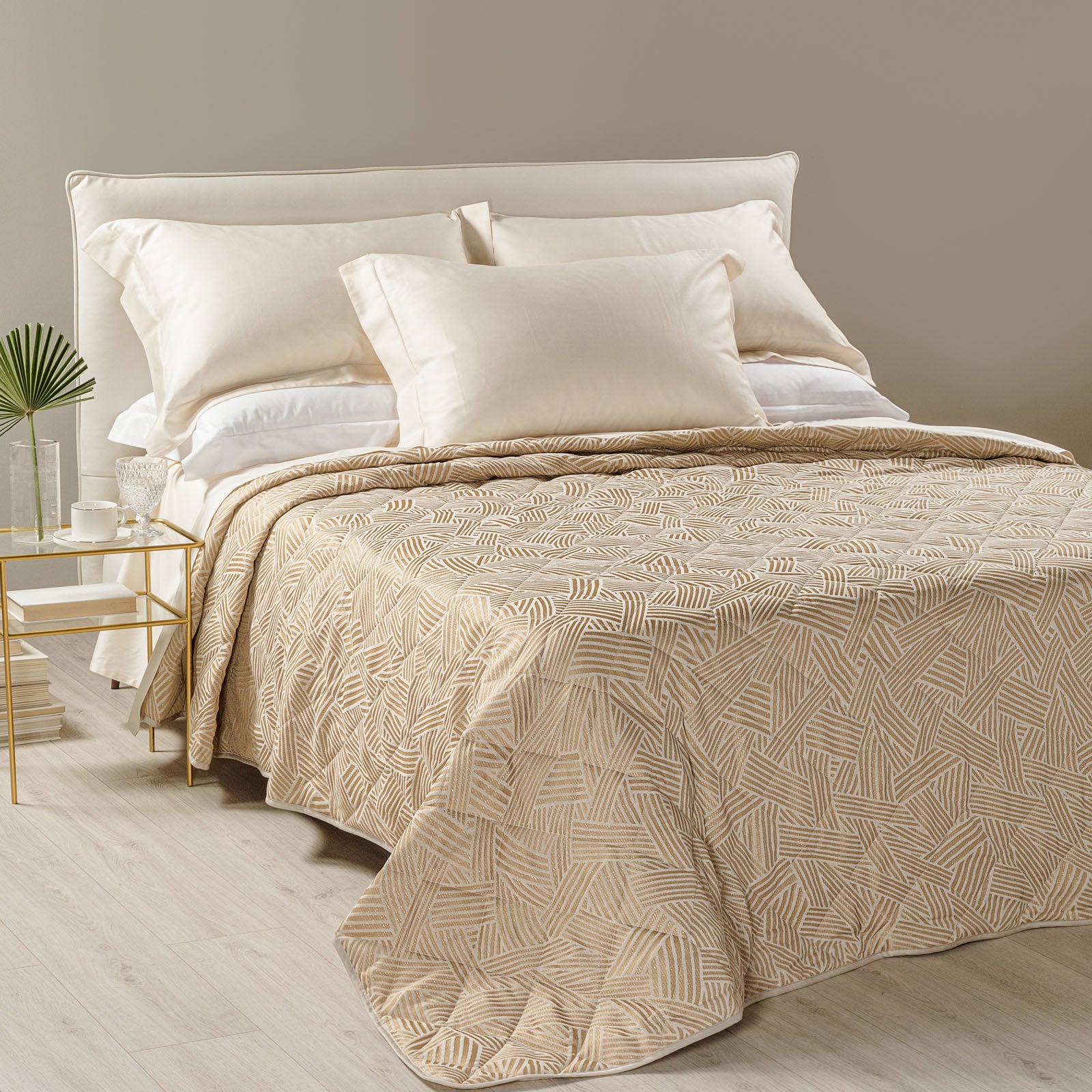 Copriletto-trapuntato-Matrimoniale-Oro-Silver-Non Assegnato-Caleffi-Jacquard-Fibra-anallergica